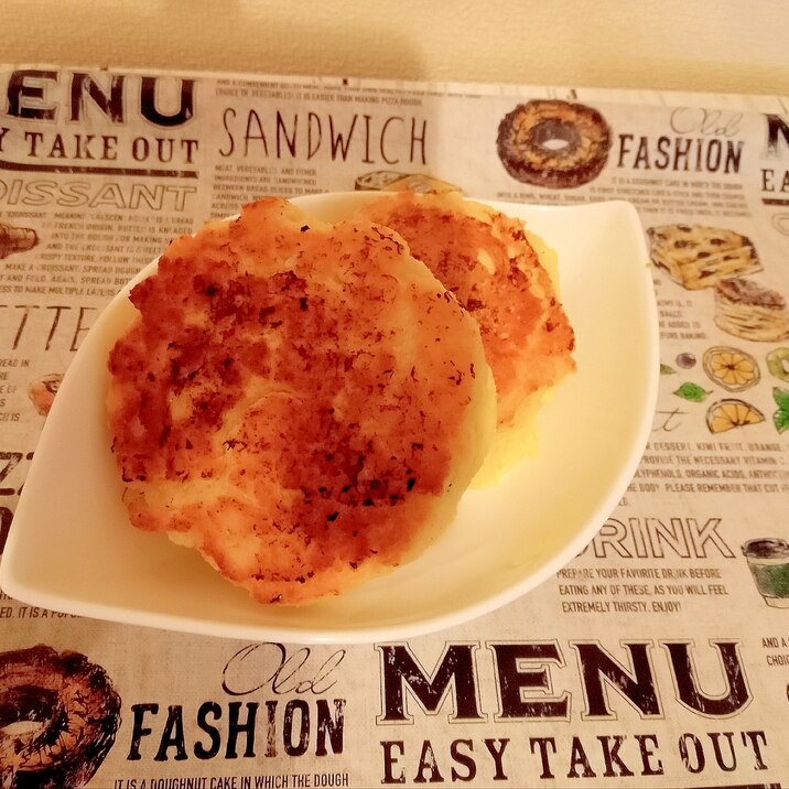 豆腐とホットケーキミックスのモチモチチーズパン